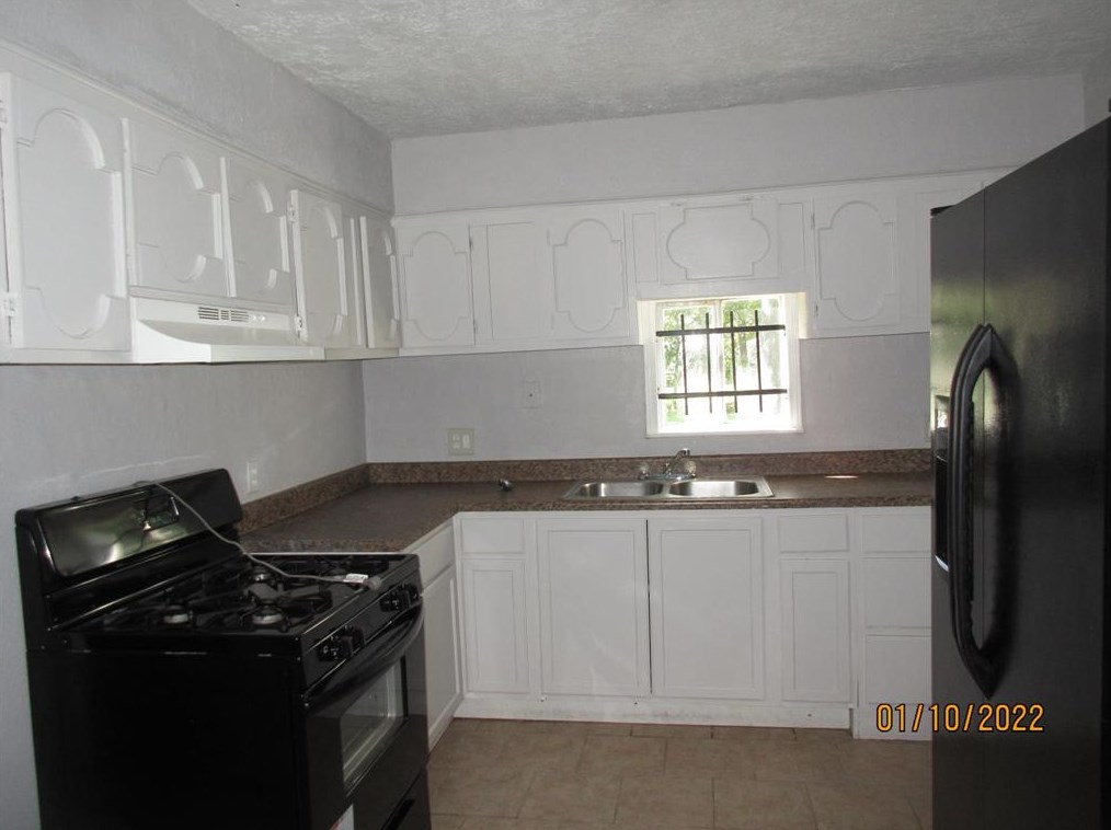 9026 Oak Knoll Ln, Houston, TX 77078