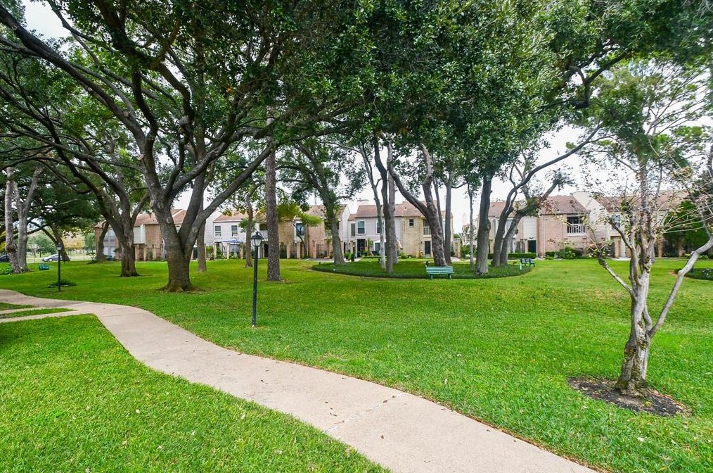 800 Country Place Dr, Houston, TX 77079-8500