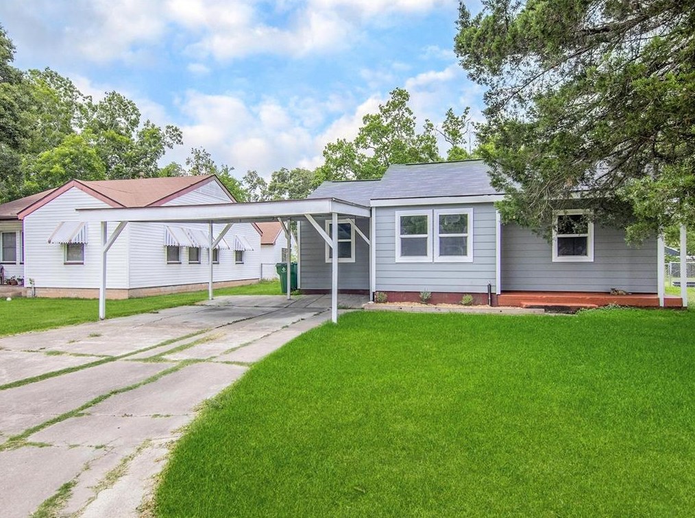 741 Kyle St, Angleton, TX 77515