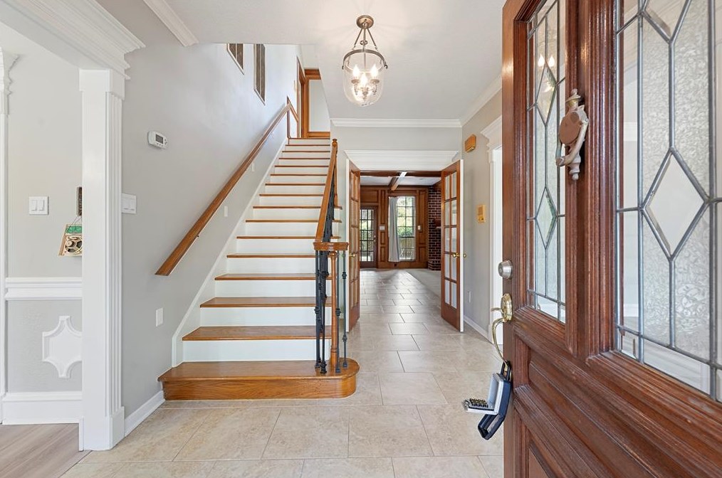 2718 Woodland Ridge Dr, Humble, TX 77345