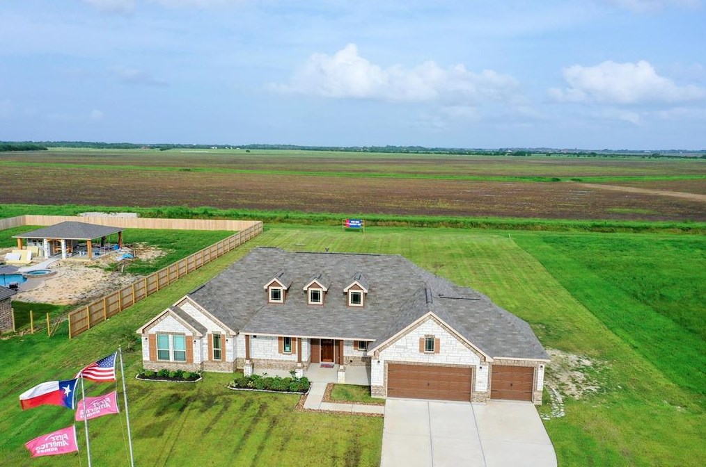 2285 Diamond D Dr, Beaumont, TX 77713-5304