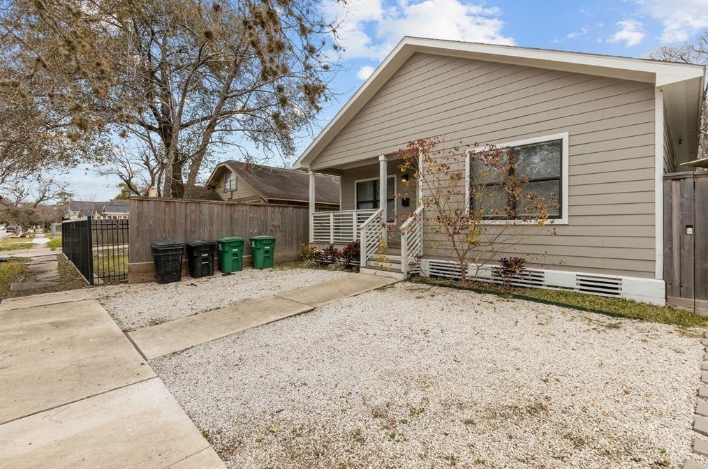 1555 Lawson St, Houston, TX 77023-3648