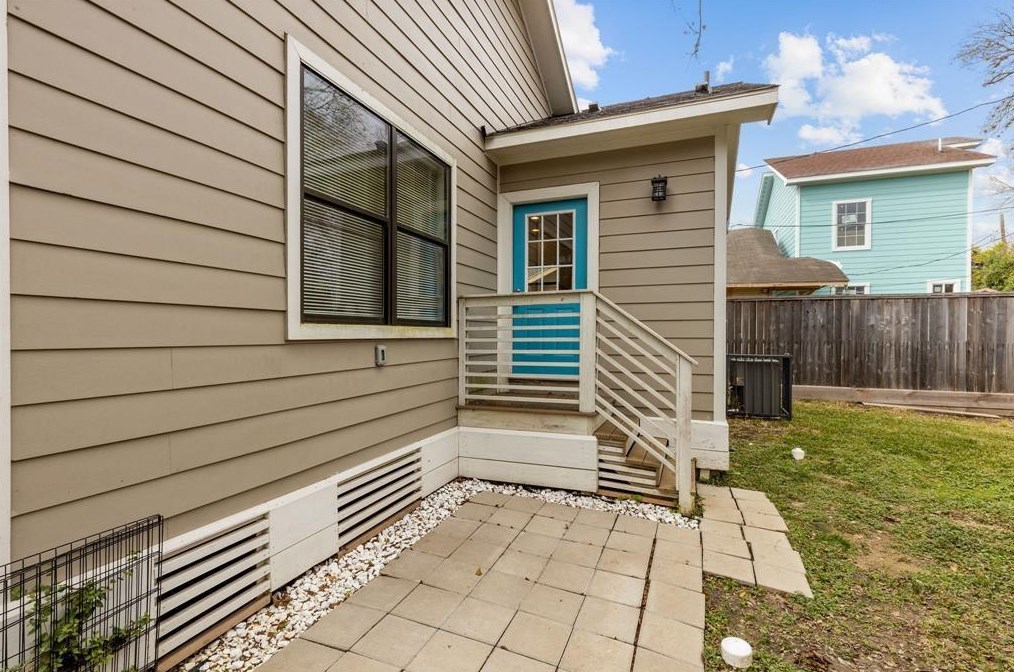 1555 Lawson St, Houston TX  77023-3648 exterior