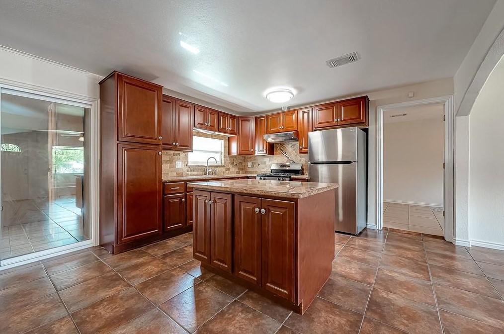 3706 Orange Grove Dr, Houston TX  77039-5814 exterior