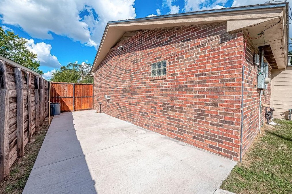 3706 Orange Grv Dr, Houston TX  77039-5814 exterior
