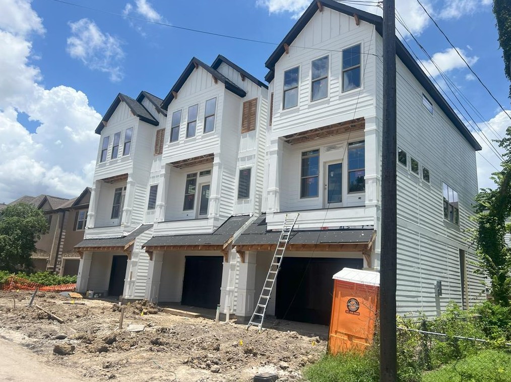 5320 Kansas St, Houston, TX 77007-1213