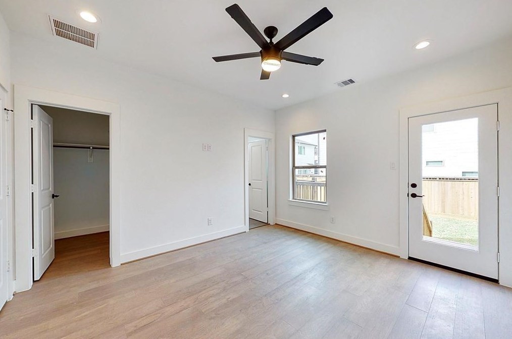 5320 Kansas, Houston TX  77007-1111 exterior
