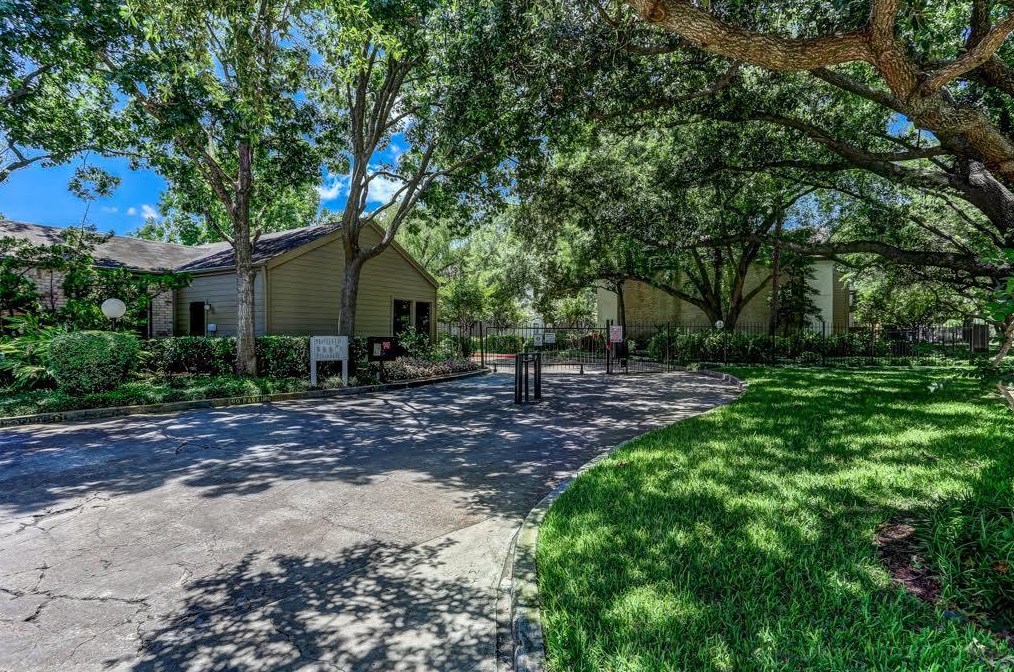 10047 Westpark Dr Apt 82, Houston, TX 77042