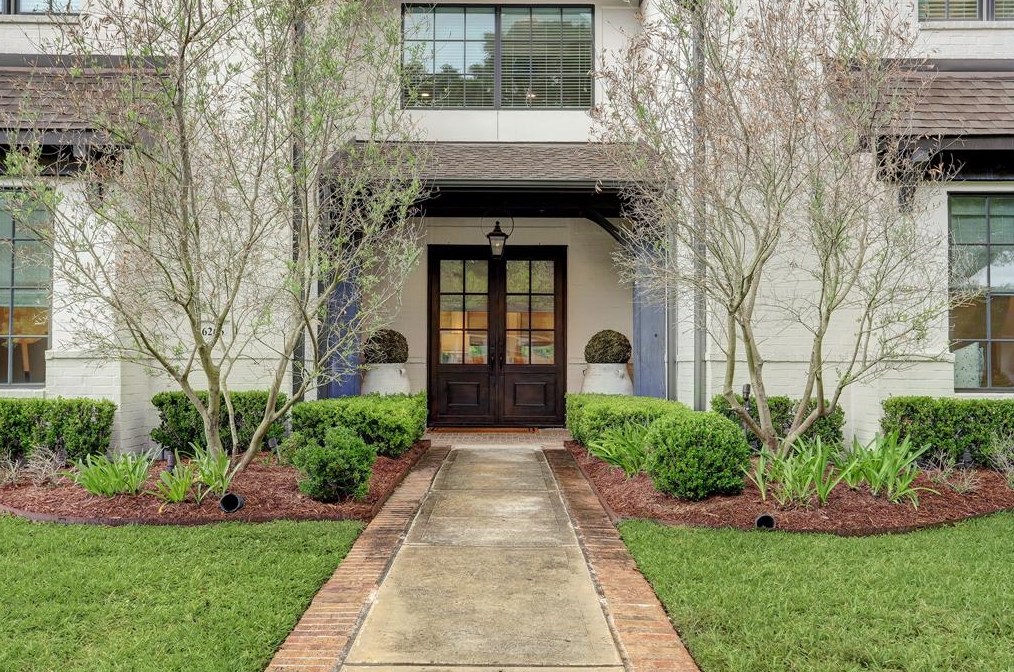 6266 Del Monte Dr, Houston, TX 77057-3520
