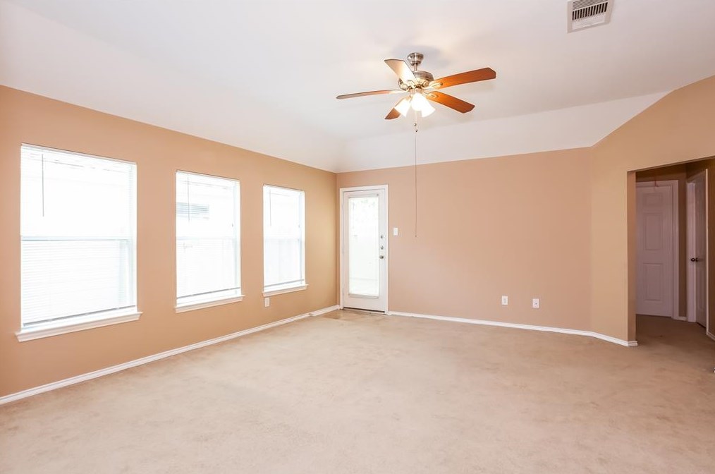 11748 Logan Ridge Dr, Houston, TX 77072