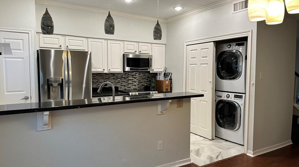 5868 Sugar Hill Dr, Houston TX  77057-2004 exterior