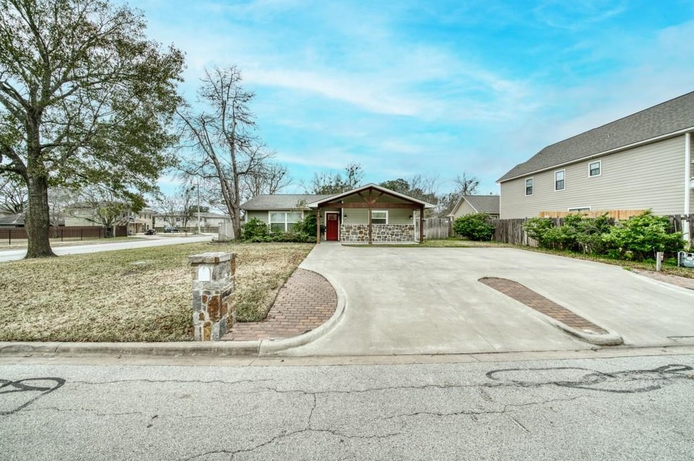 704 Highlands St, College Station, TX 77840
