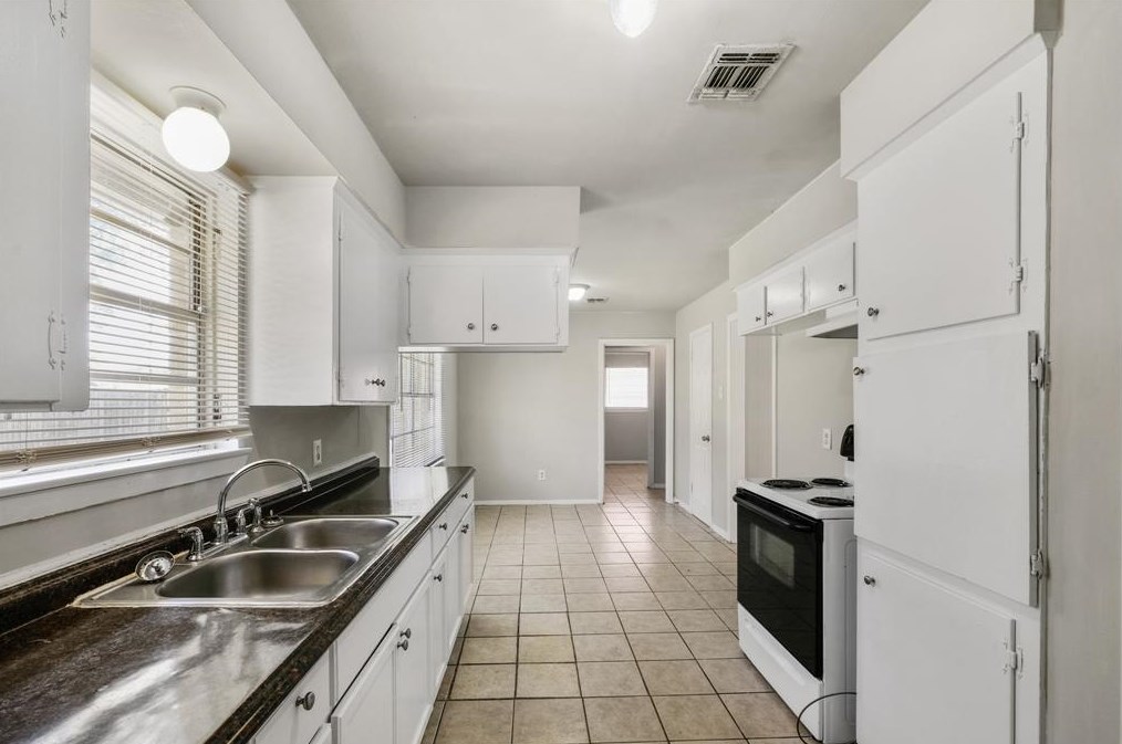 11234 Rebel Rd, Houston, TX 77016