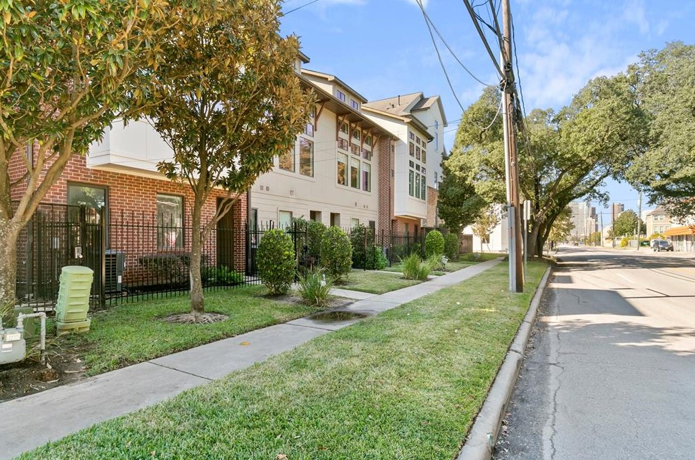2816 Leeland St, Houston, TX 77003