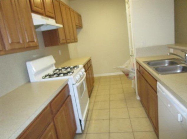 107 W Nazro St, Baytown, TX 77520