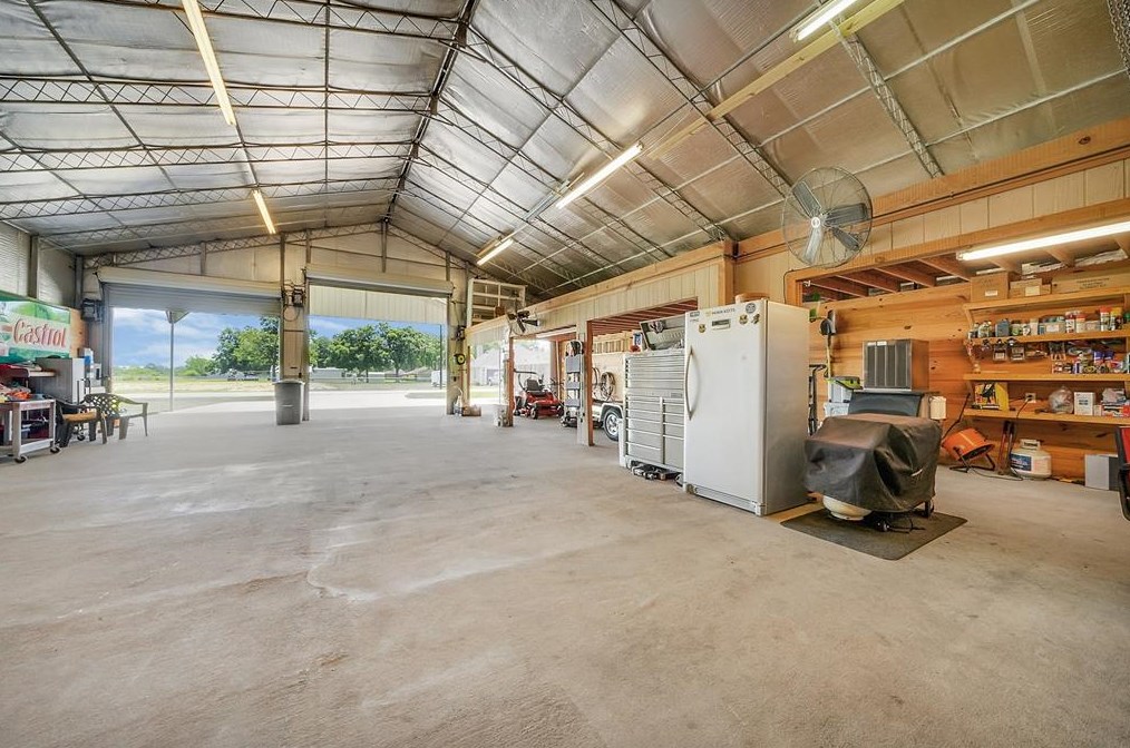 1520 Krenek Rd, Crosby, TX 77532-7752