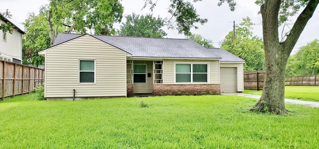 4627 Maple St, Bellaire, TX 77401