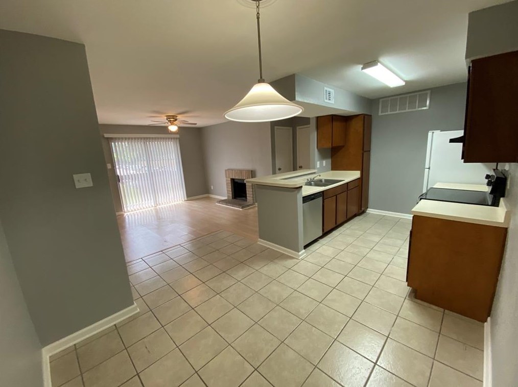 12905 Woodforest Blvd #408, Houston, TX 77015