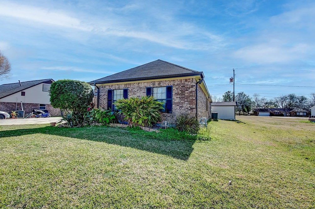 11004 San Jacinto Dr, Morgans Point, TX 77571