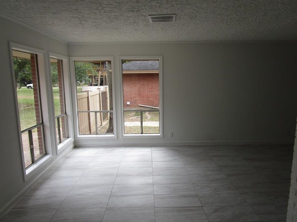132 White Oak Dr, Roman Forest, TX 77357-3144