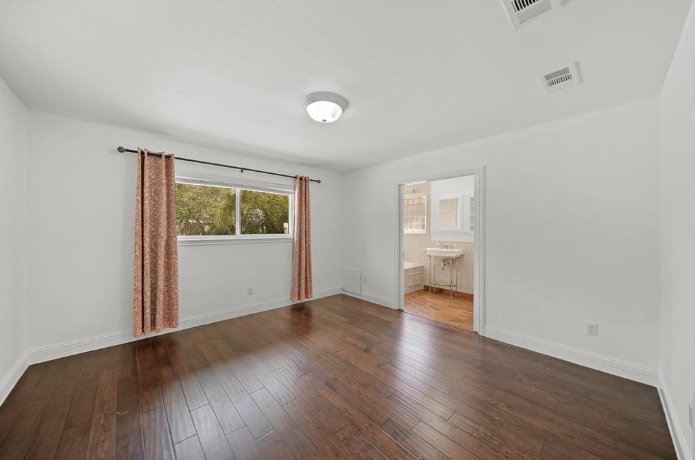 10710 Wickersham Ln, Houston TX  77027-4014 exterior