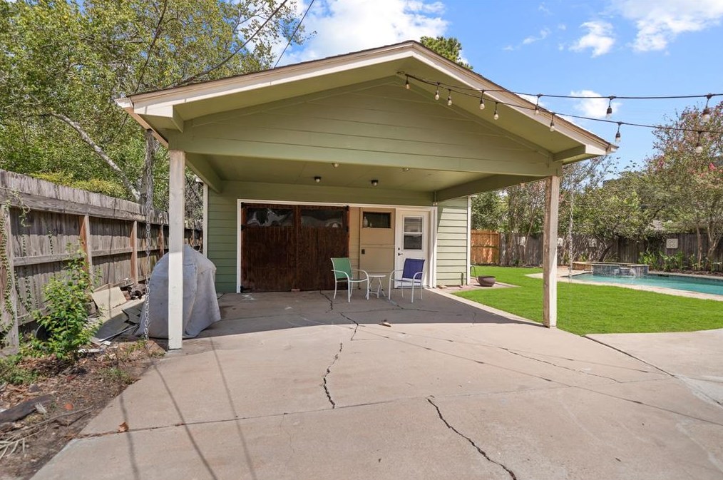 10710 Wickersham Ln, Houston TX  77027-4014 exterior