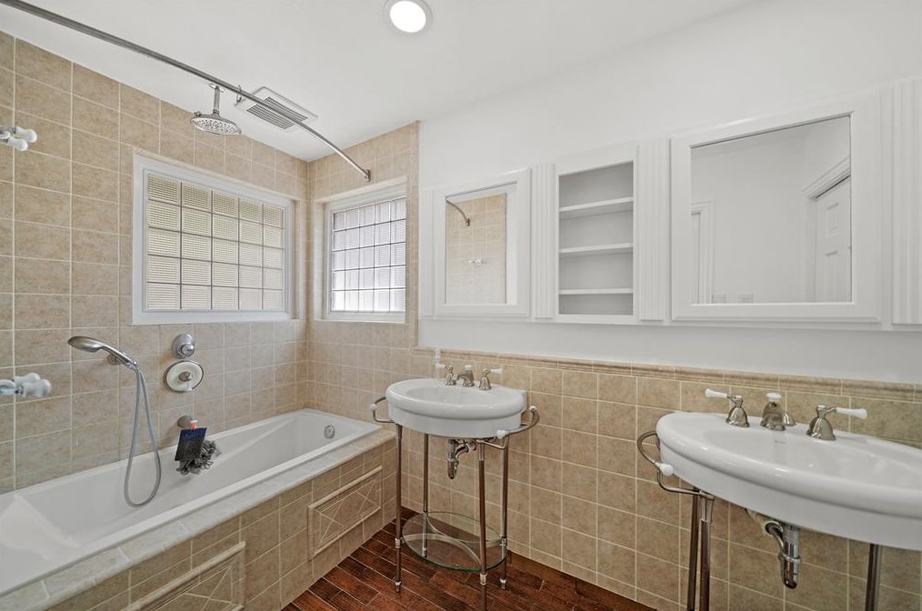 10710 Wickersham Ln, Houston TX  77027-4014 exterior
