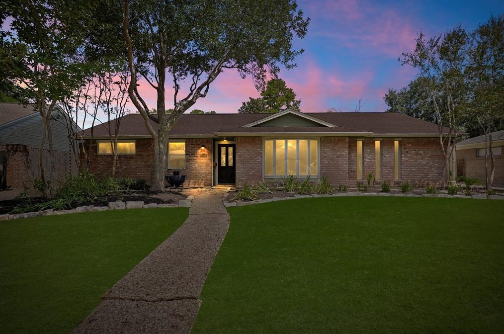 10710 Wickersham Ln, Houston TX  77027-4014 exterior