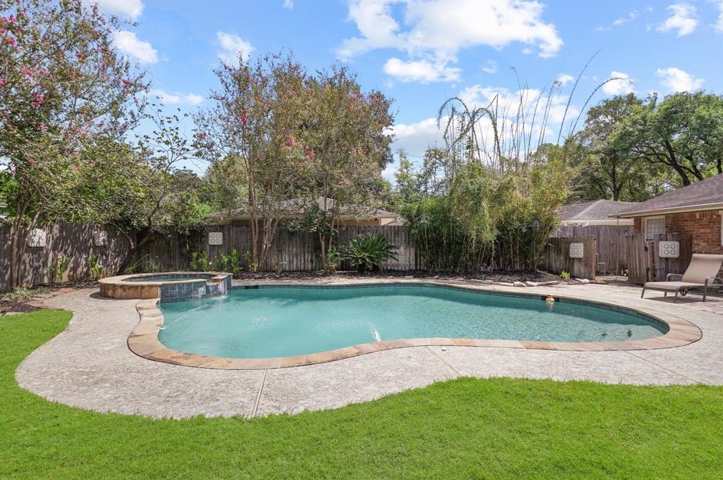 10710 Wickersham Ln, Houston TX  77027-4014 exterior