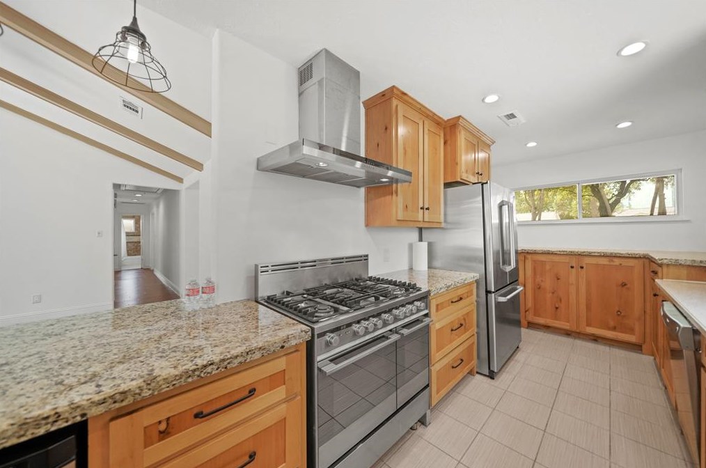 10710 Wickersham Ln, Houston TX  77027-4014 exterior