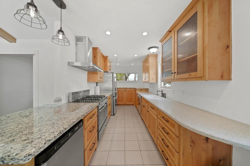 10710 Wickersham Ln, Houston TX  77027-4014 exterior