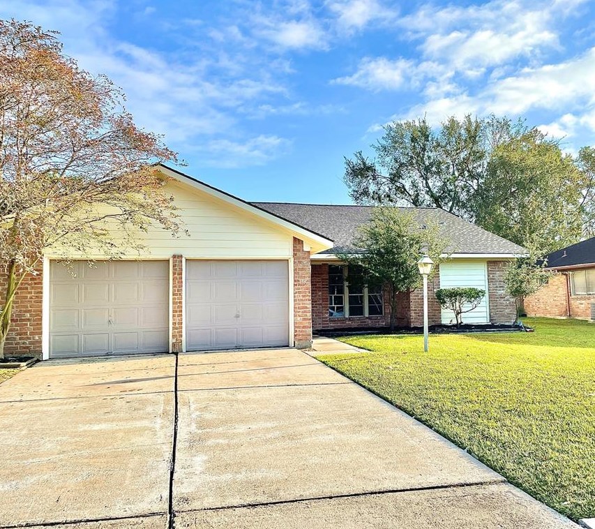 10707 Kirkvale Dr, Houston, TX 77089-2807