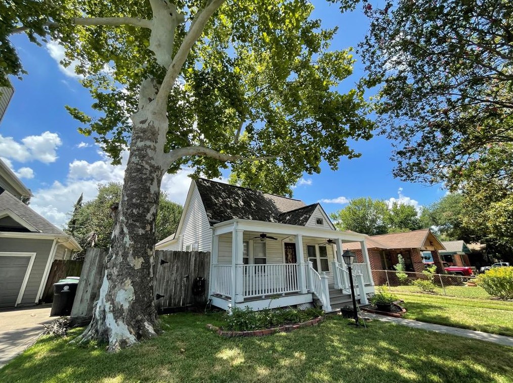 722 Le Green St, Houston, TX 77008-4541