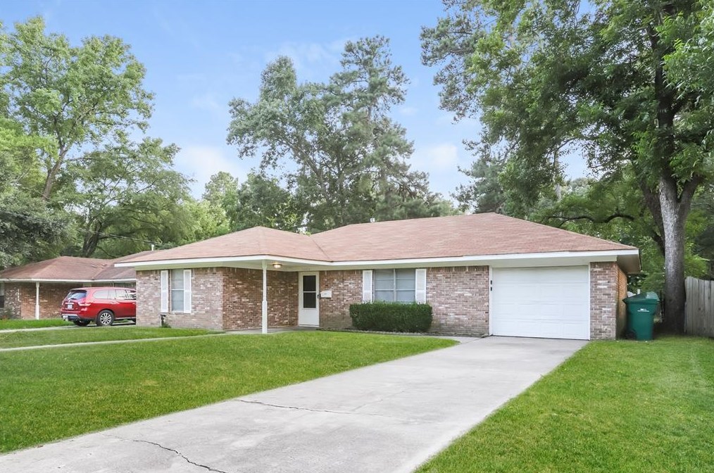 1403 N Roberson St, Conroe, TX 77301