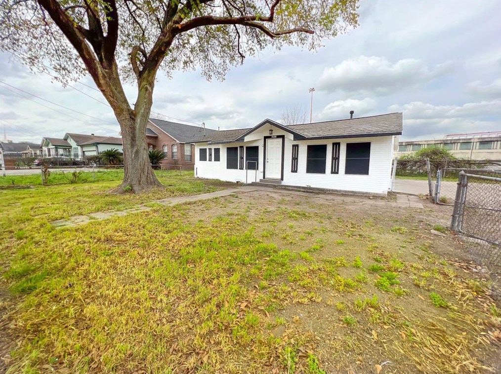 2423 Woodard St, Houston TX  77026-2459 exterior