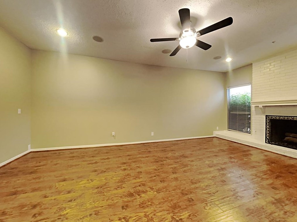 206 Buckingham Pl, Stafford, TX 77477