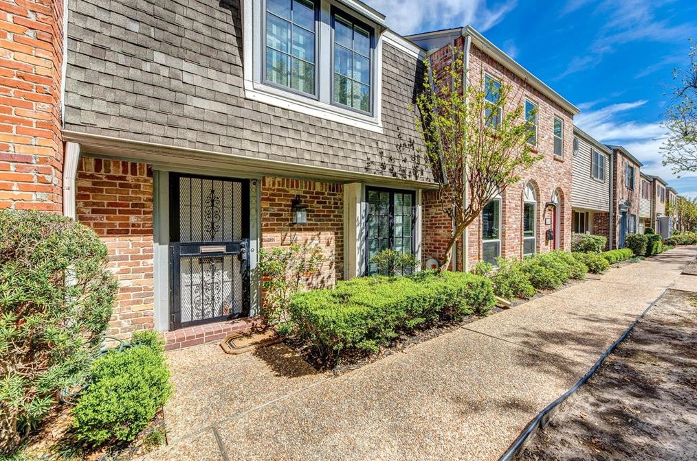 6307 Del Monte Dr, Houston TX  77057-3403 exterior