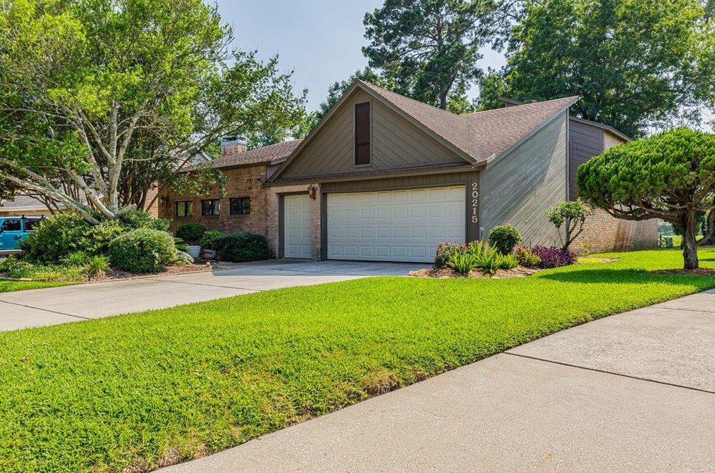 20215 Sunny Shores Dr, Humble, TX 77346-4519
