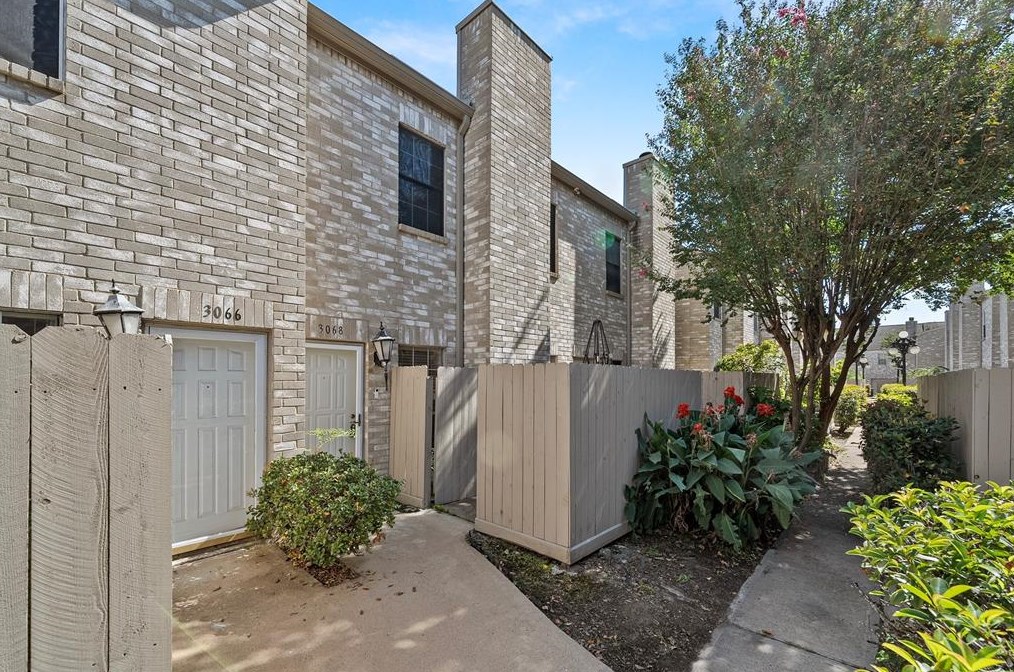 3068 Holly Hall St, Houston, TX 77054-4133