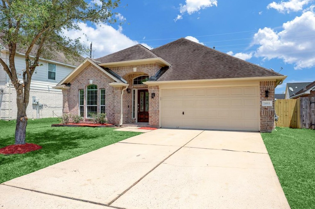 2613 Tidenhaven Dr, Pearland, TX 77584