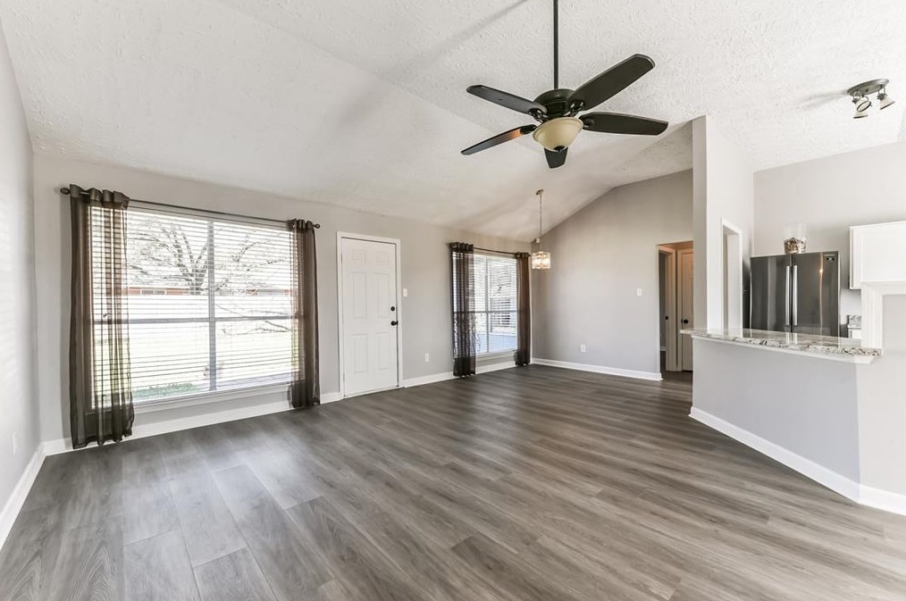 2520 Harpers Ferry Dr, League City, TX 77573