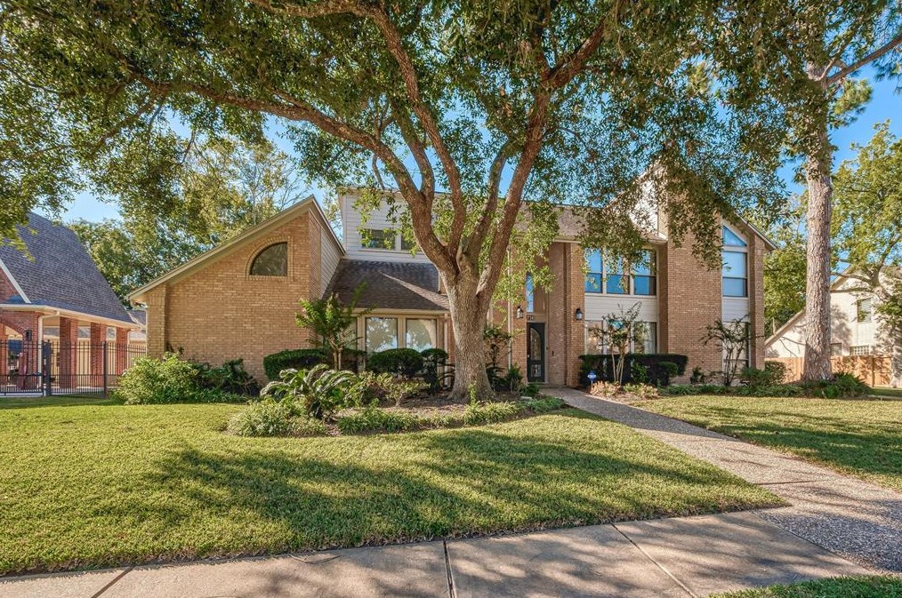 15714 Sylvan Lake Dr, Houston, TX 77062