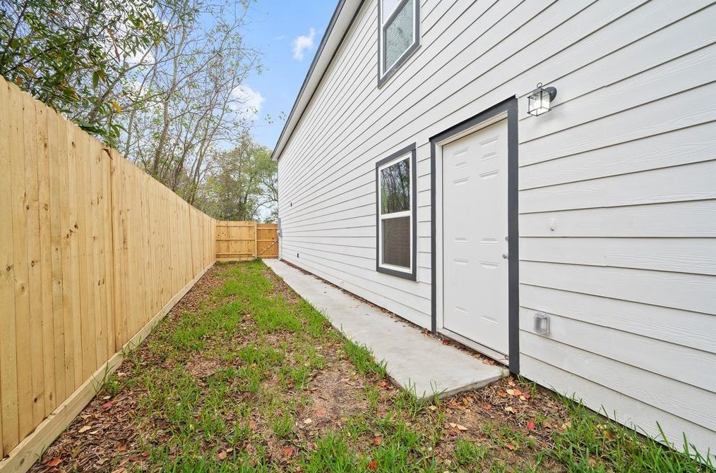 9241 Seeker St, Houston TX  77028-1110 exterior