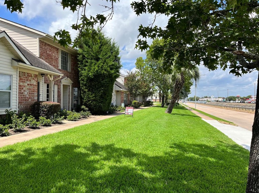 12242 Beamer Rd, Houston, TX 77089