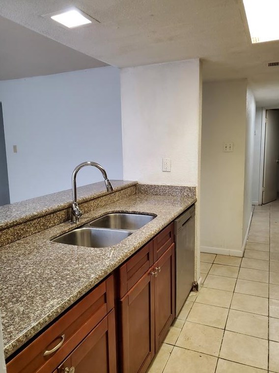 781 Country Place Dr Apt 2078, Houston, TX 77079
