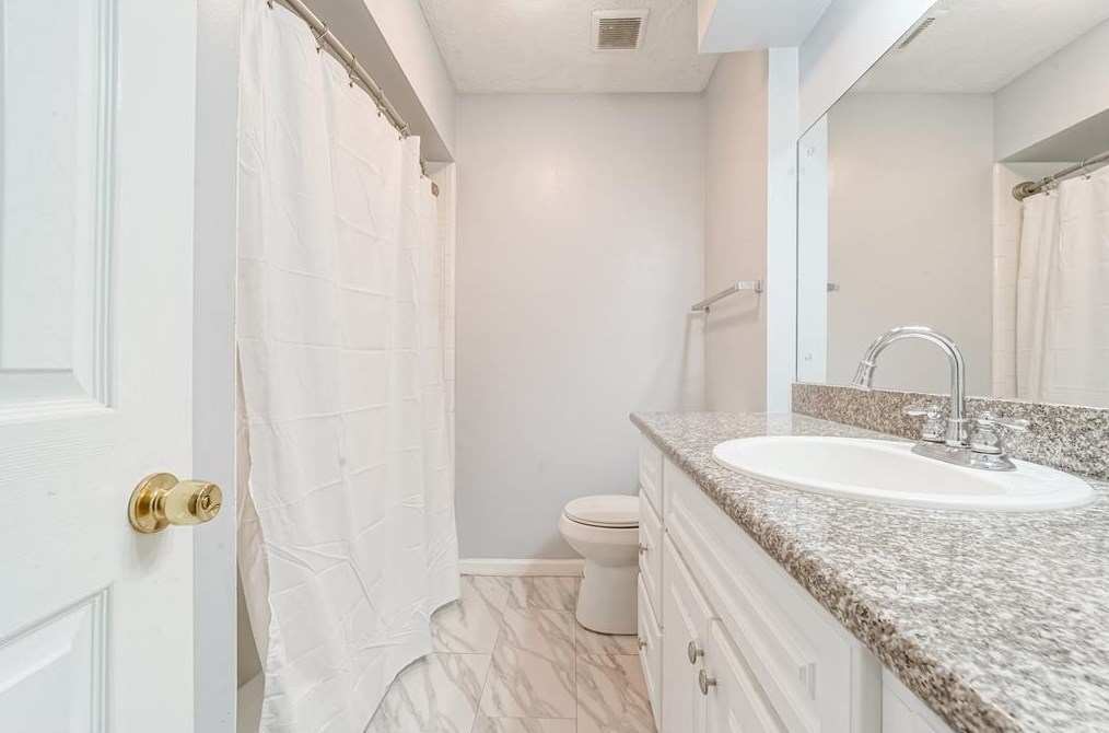 8206 Gdn Park Dr, Houston TX  77075-4637 exterior