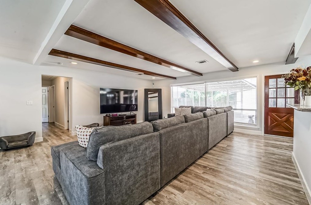 8206 Gdn Park Dr, Houston TX  77075-4637 exterior