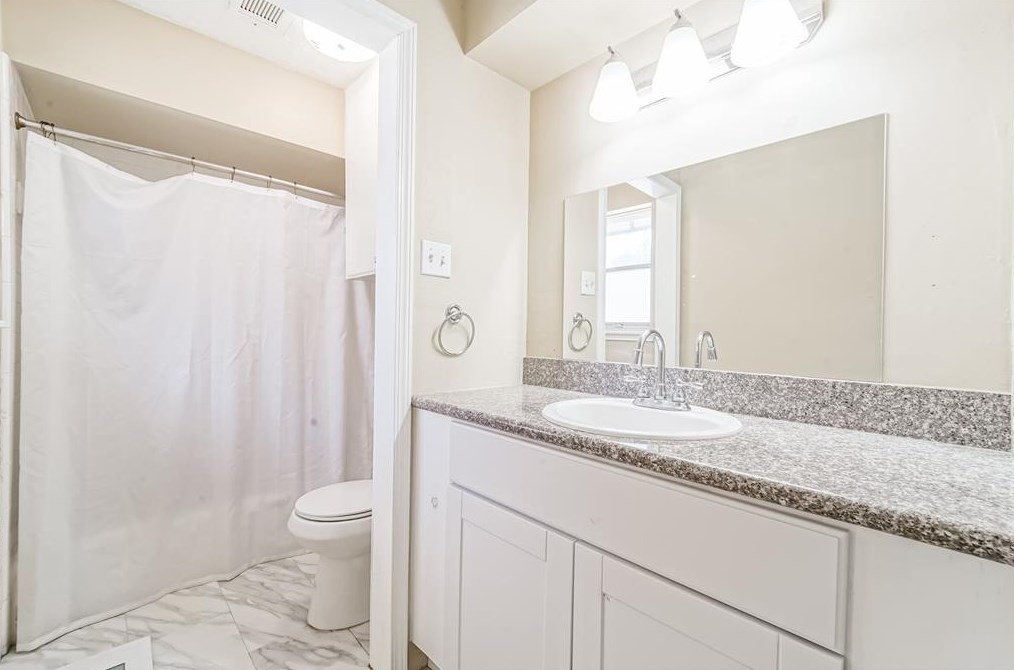 8206 Gdn Park Dr, Houston TX  77075-4637 exterior