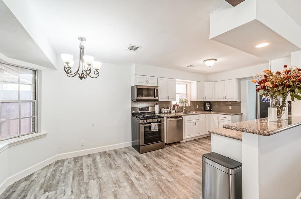 8206 Gdn Park Dr, Houston TX  77075-4637 exterior