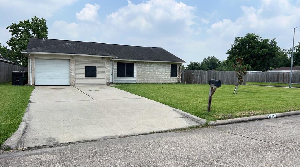 12231 New Brunswick Dr, Houston, TX 77089